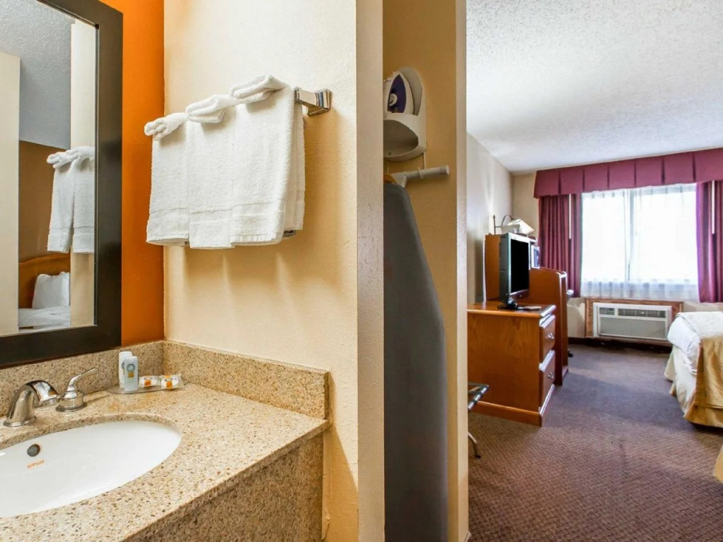 Quality Inn Burlington near Hwy 34