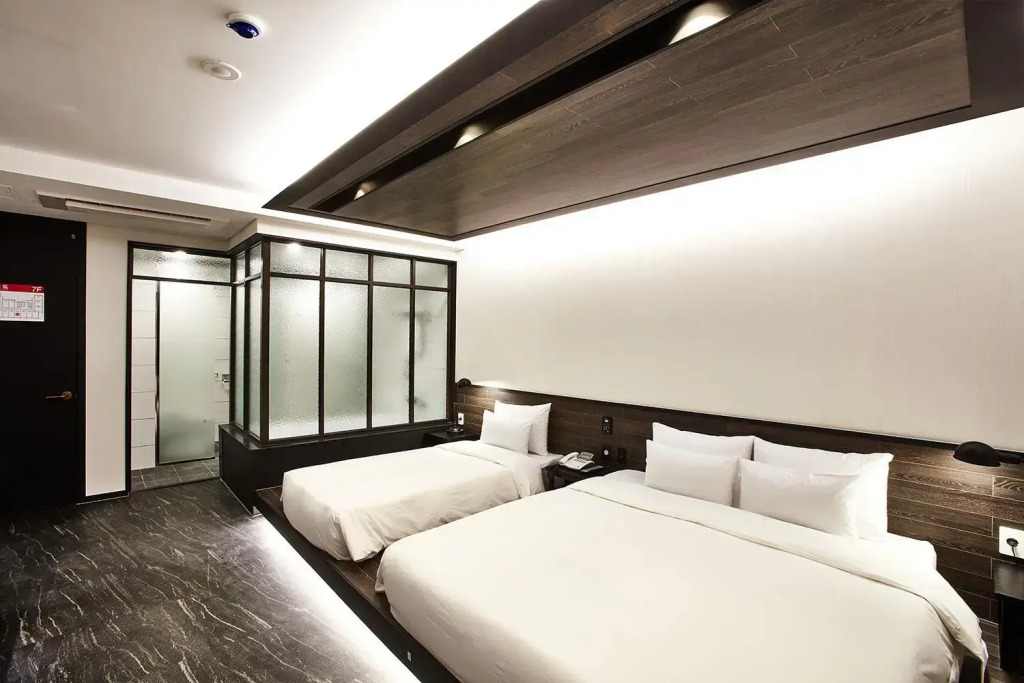 Hotel Wanted
