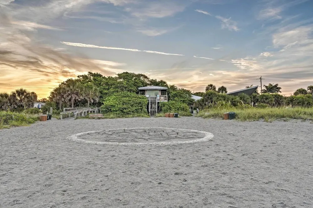 Updated Apartment Walking Distance to Venice Beach