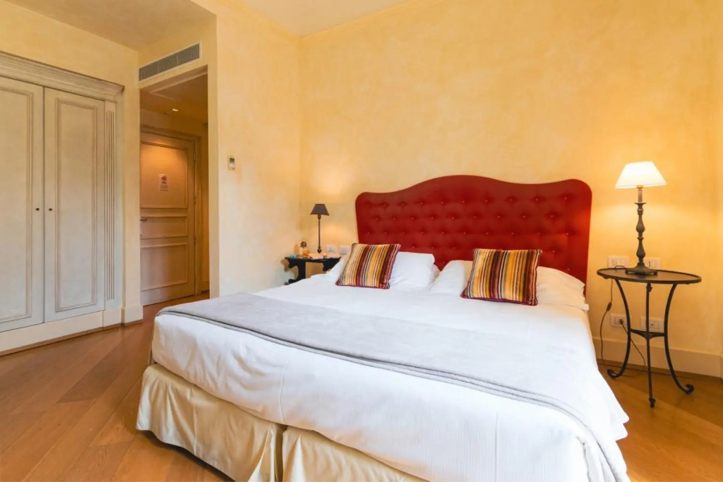 Siri Hotel