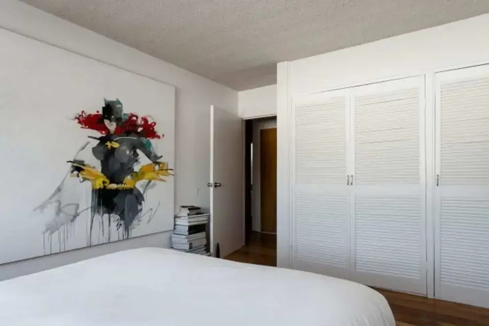 Re-imagined Urban Flat With Skyline View Balcony