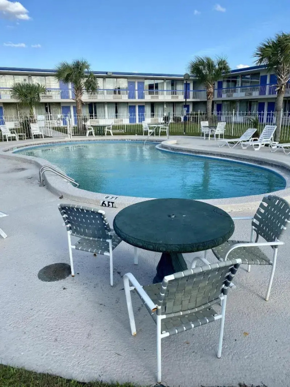 Motel 6 Marianna, FL