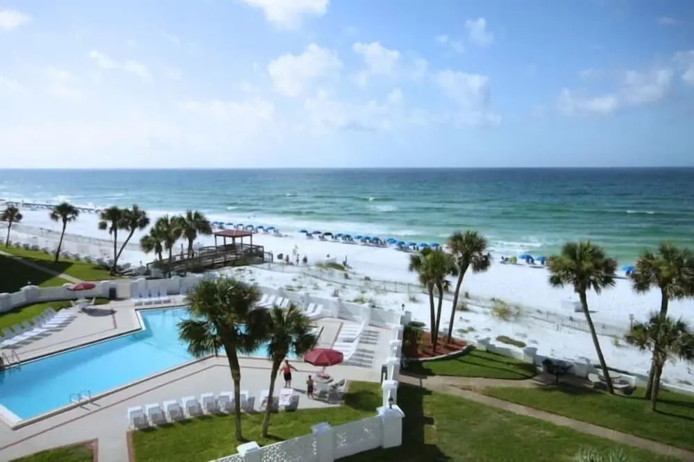 456 El Matador 2 Bedroom Condo by RedAwning