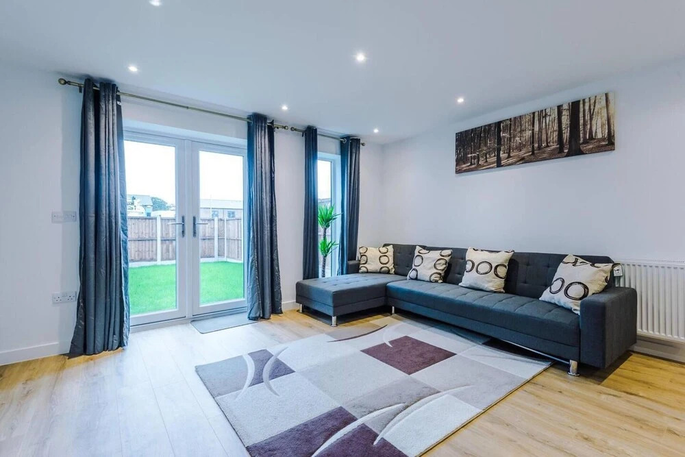 Immaculate 3-bed House in Salford