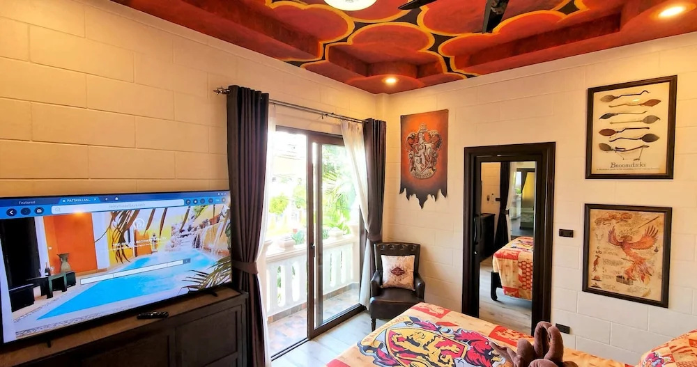 POTTERLAND Luxury Pool Villa Pattaya Walking Street