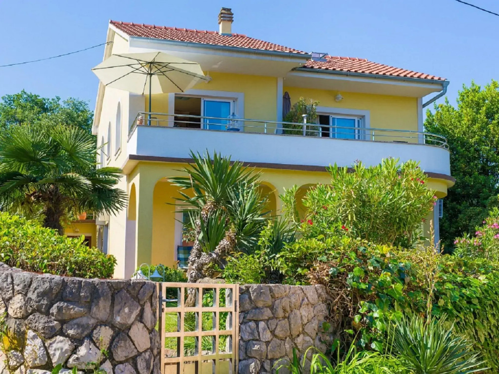 Nice Apartment with Private Terrace,50m Distant From the Sea !