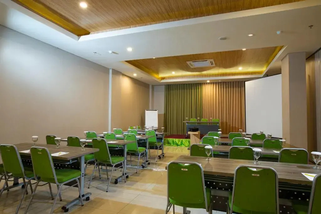 Ascent Hotel and Cafe
