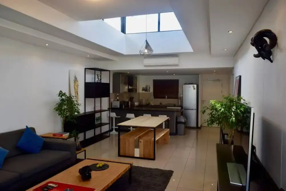Spacious Upmarket 2 Bedroom Apartment