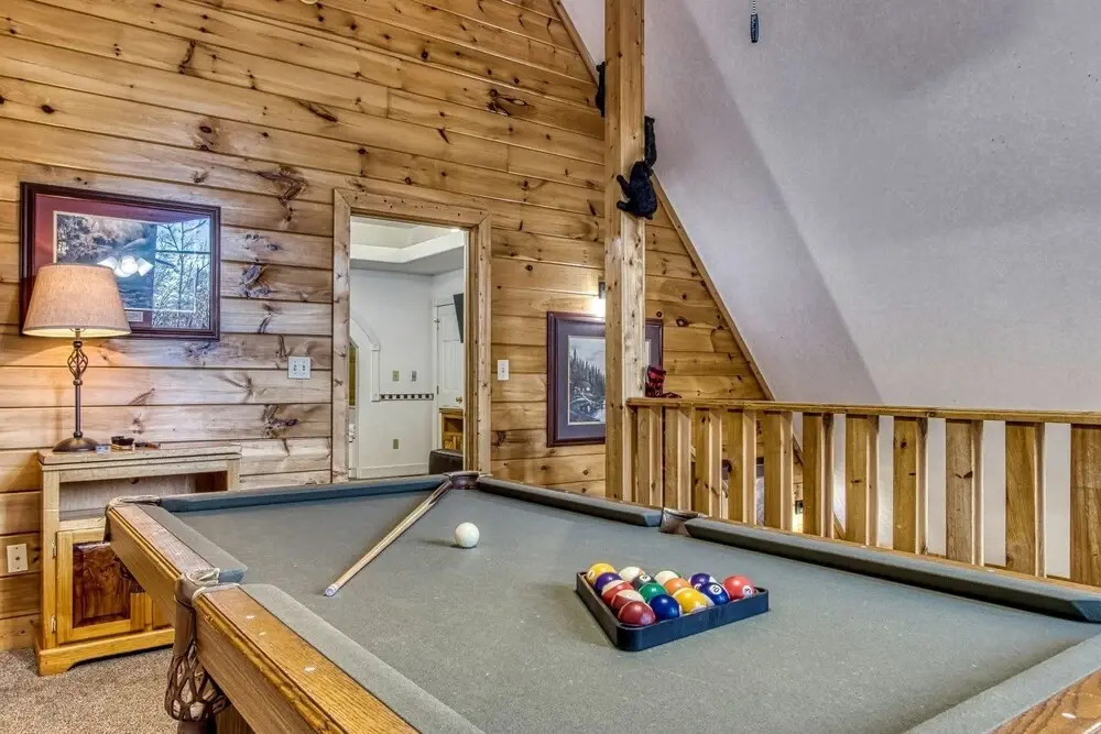 ER316- Black Bear Hideaway Great location- Close to town cabin