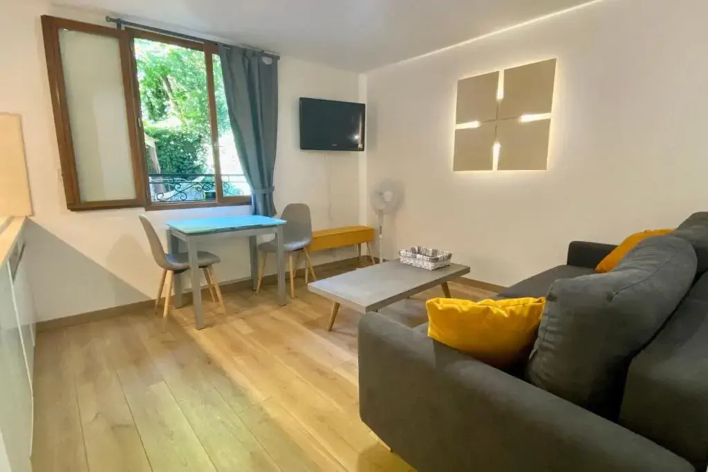 Beautiful appartment in the Vieille Ville d'Annecy at 200m from the lake