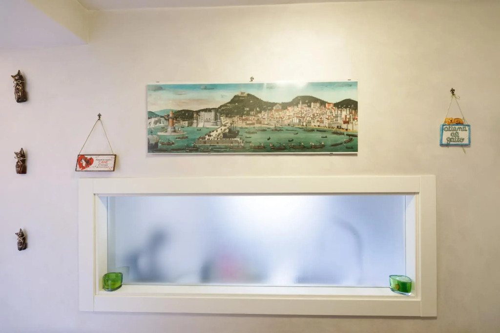 Duomo 77 in Napoli with 2 bedrooms and 2 bathrooms