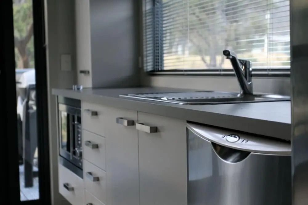 Ecocrackenback 10 'Sustainable, luxurious chalet close to the slopes.'
