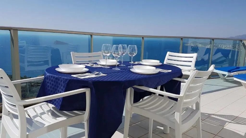 Luxury Penthouse on the 42nd floor with amazing sea views