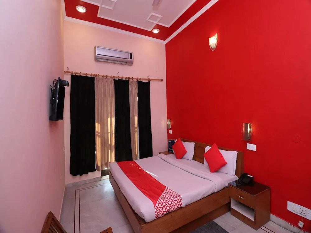Hotel Laxmi Palace Near ISBT Dehradun