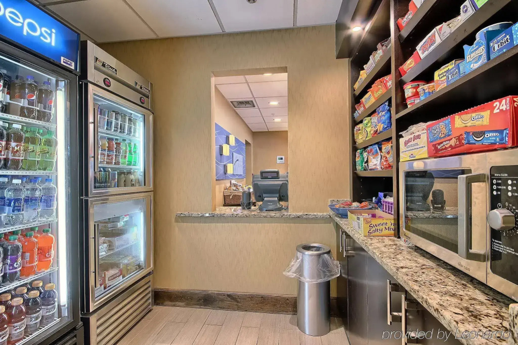 Holiday Inn Express Charleston-Civic Center by IHG