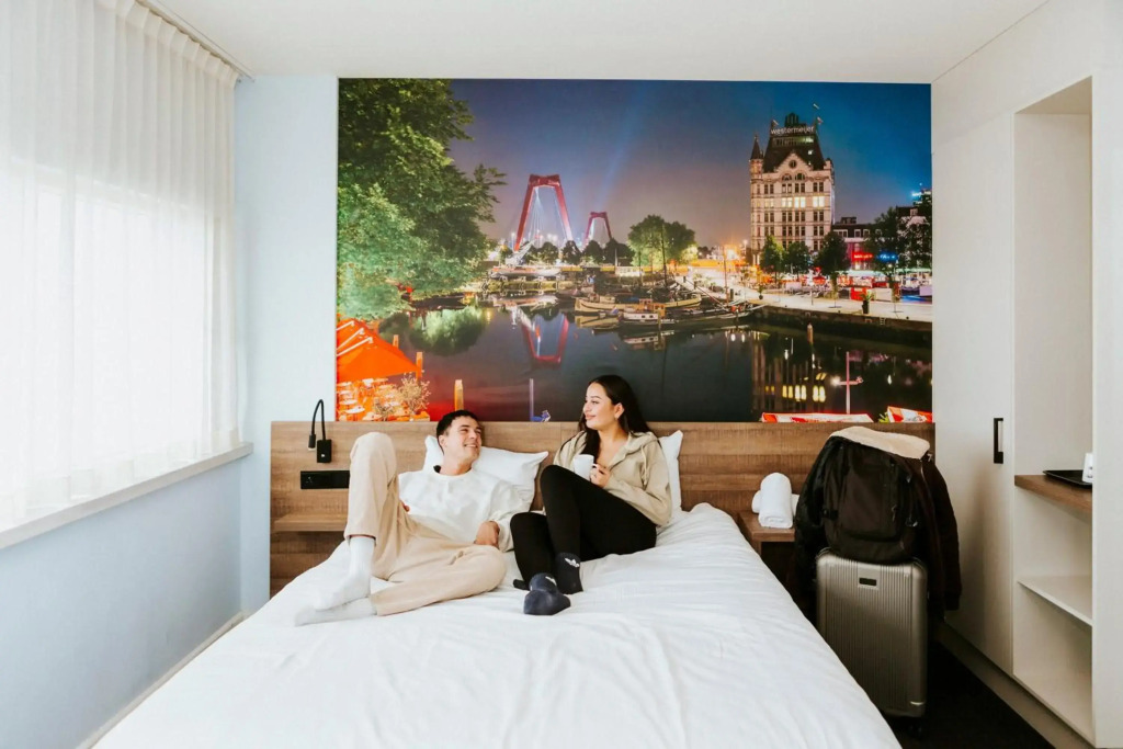 Rotterdam Teleport Hotel