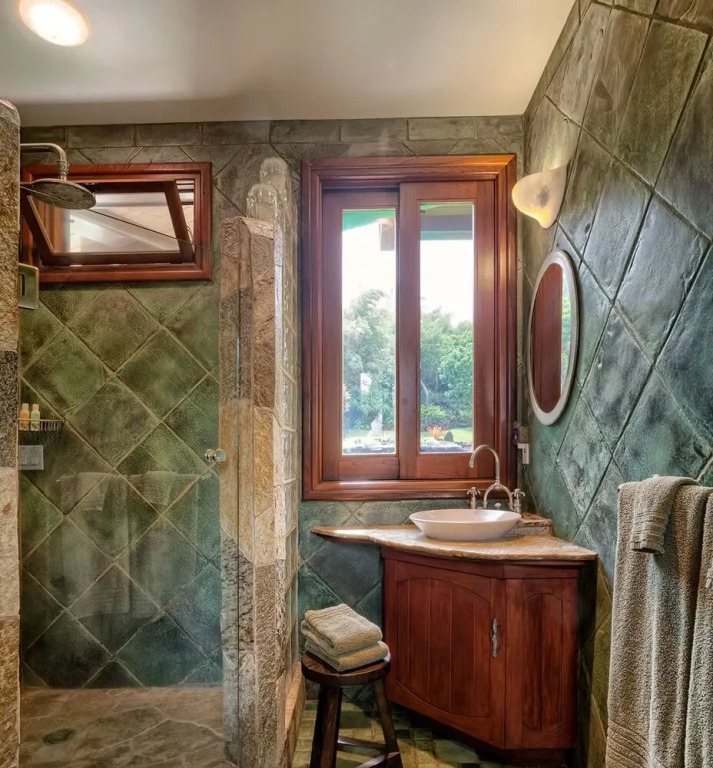 Sea Song in Kilauea With 4 Bedrooms and 6 Bathrooms