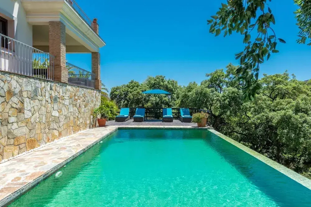 Luxury Villa - Sleeps up to 8 & Infinity Pool