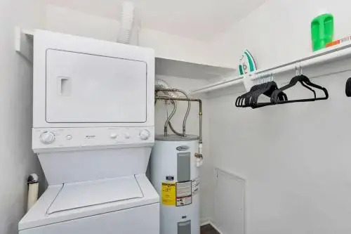 Bay Breeze Sailboat Suite (1 bed/1 bath condo with cabanas, fire pits, and pier)