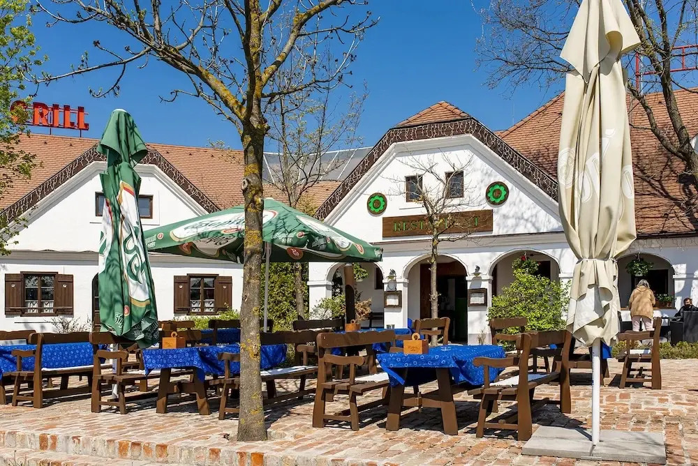Gastland M1 Hotel & Conference Center