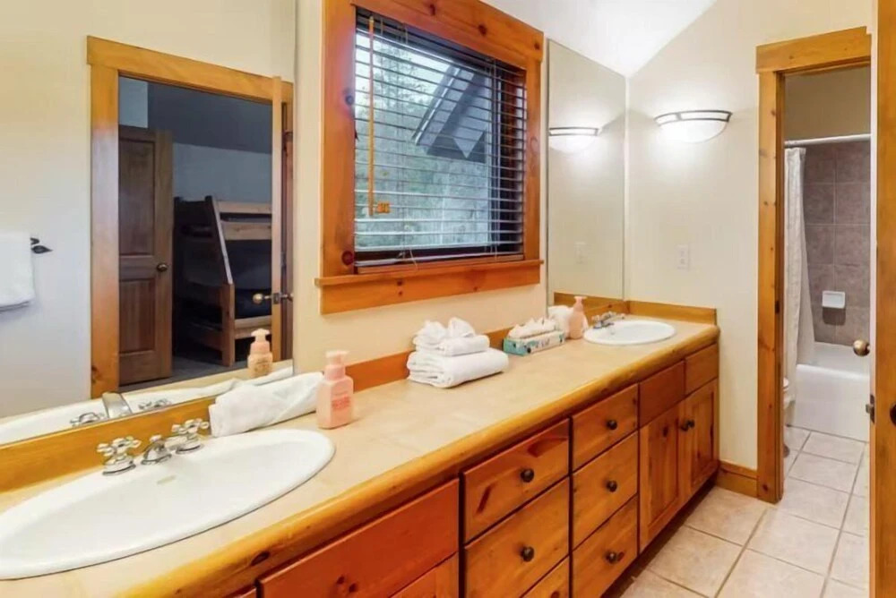 4 Bedroom Townhome In East Keystone Along Shuttle Route To River Run Village