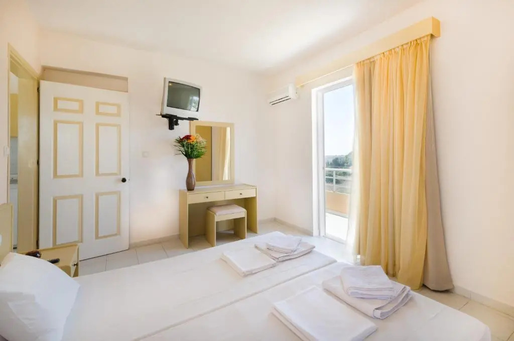Eugenia Studios & Apartments