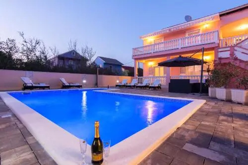 Six-Bedroom Holiday Home in Bibinje