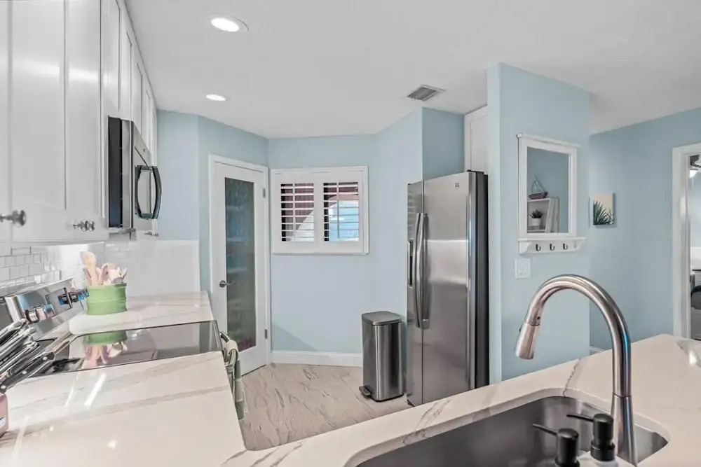 Lovely Ocean-view Condo With Pools, hot Tubs, Private W/d, & Central AC