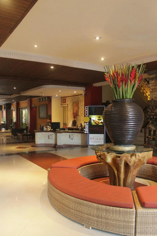 Super OYO Townhouse Oak Maxi Hotel Legian