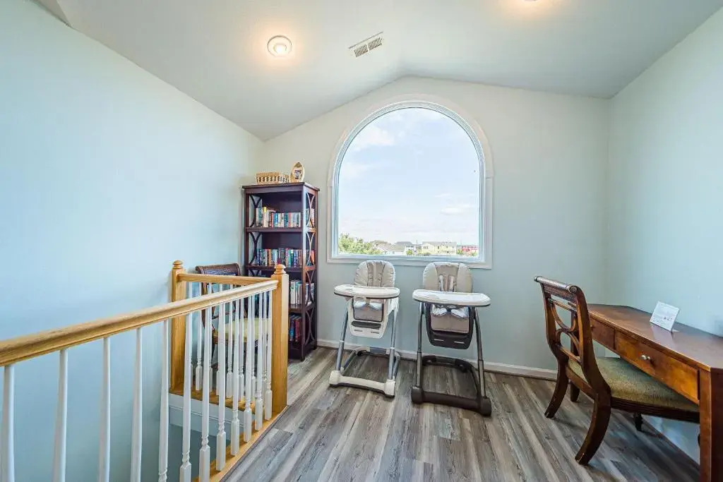 King BEEch - Southern Shores, 300 Yds to Beach, Ocean View, Pool, Hot Hub, Fenced Yard