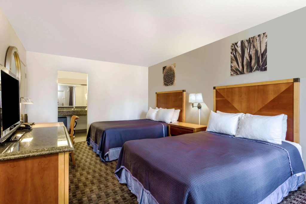 Howard Johnson Scottsdale