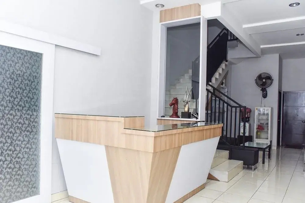 RedDoorz Syariah near Jalan Somba Opu