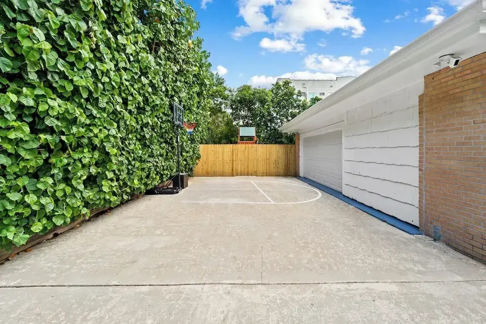 4BR Intracoastal Retreat With Pool, Games & More!