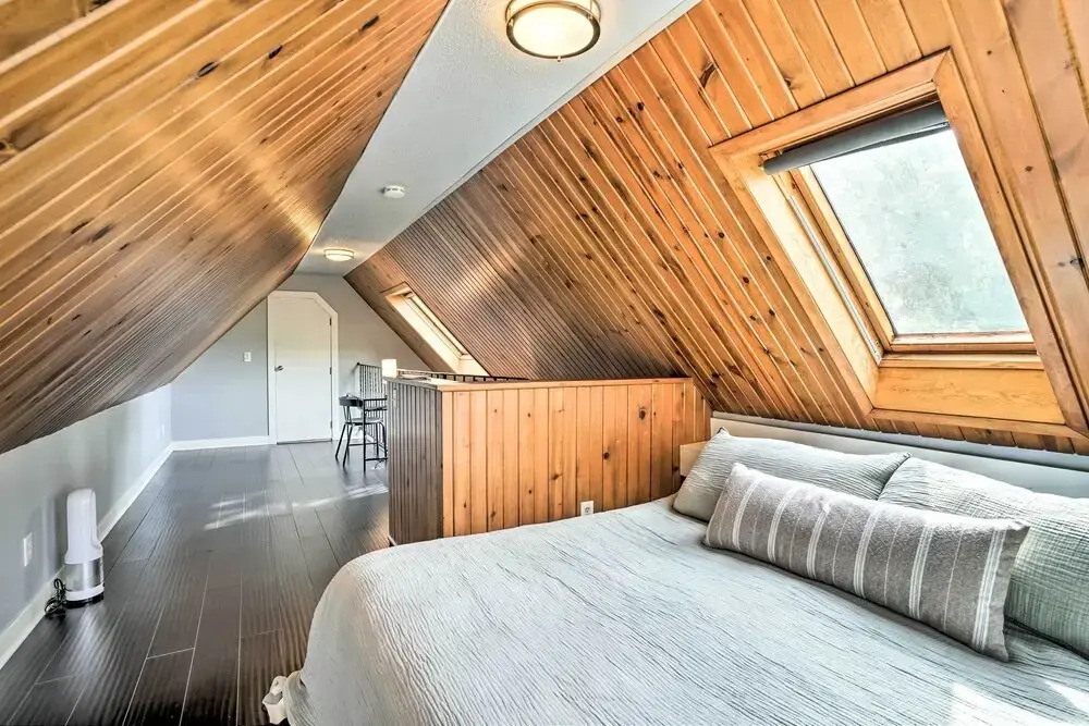 Minneapolis Townhome w/ Loft < 3 Mi to Dtwn!