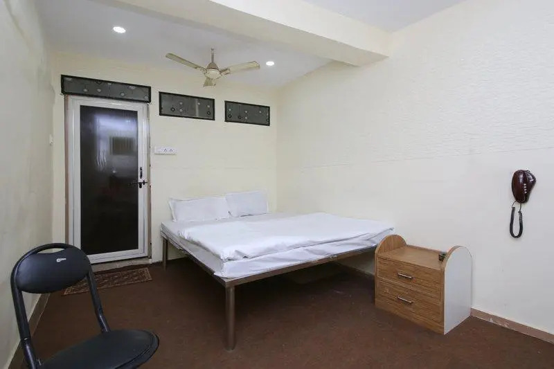 Shahi Guest House by OYO Rooms
