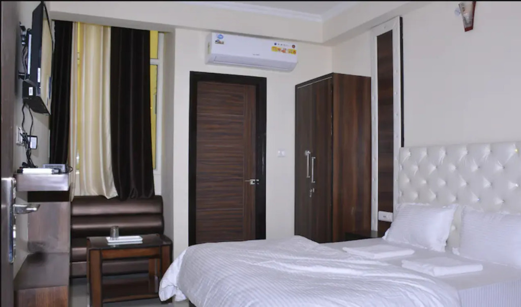 OYO 9424 Hotel Eden