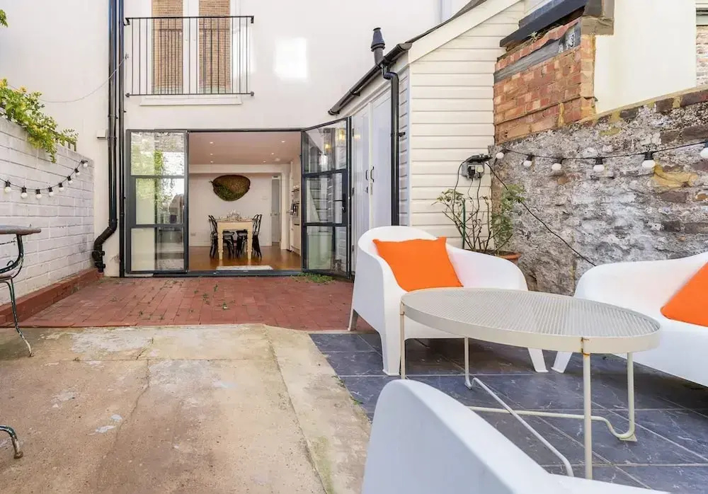Host Stay Sunny Terrace on Robert Street