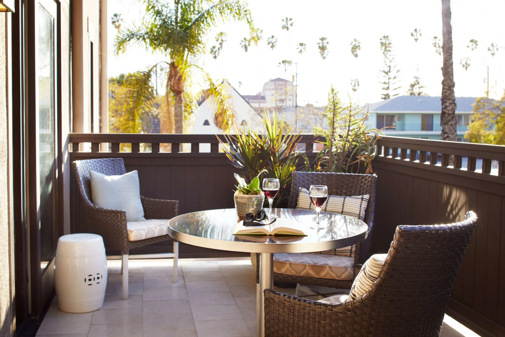 Ambrose Hotel