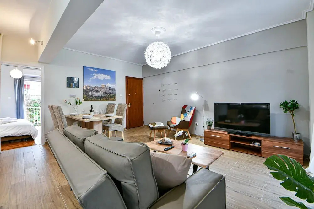 Comfy Home next to metro