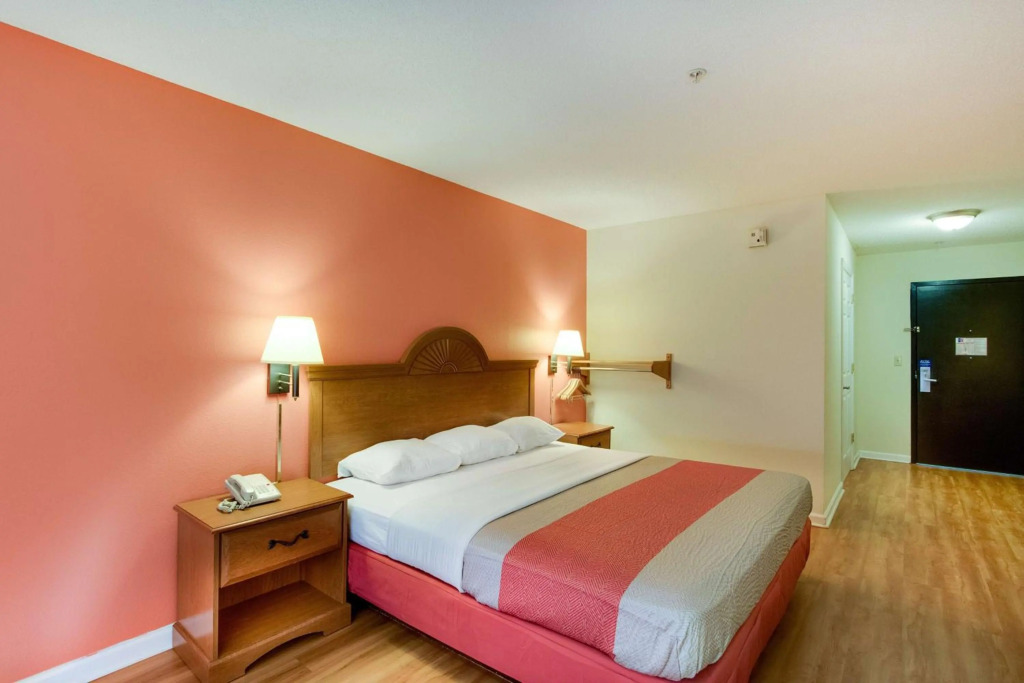 Motel 6-Hinesville, GA