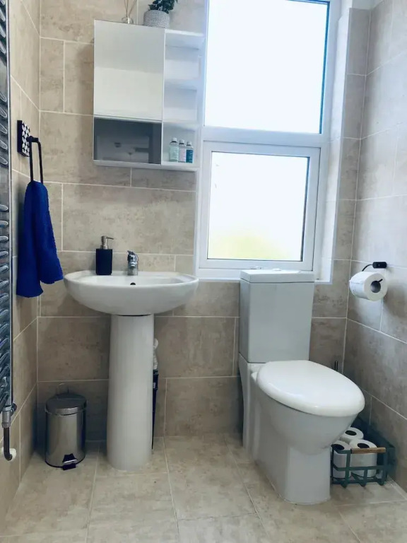 Inviting 5-bed House in Manchester