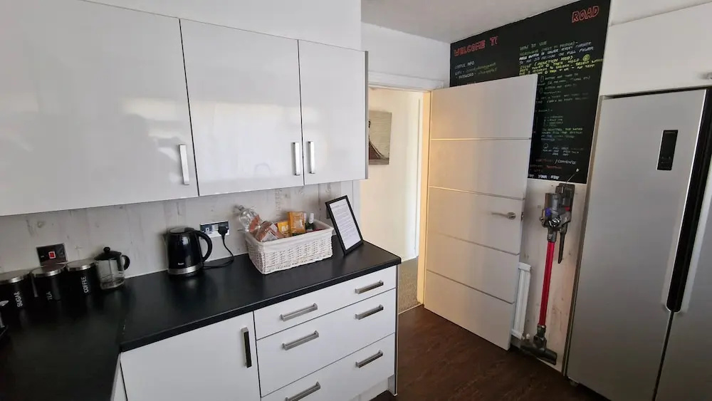 3 Bed House Stunning Views And Free Parking