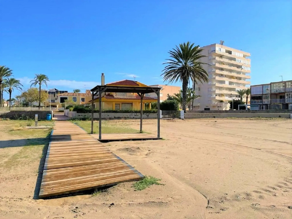 Sea-view Apartment in La Manga with Garden