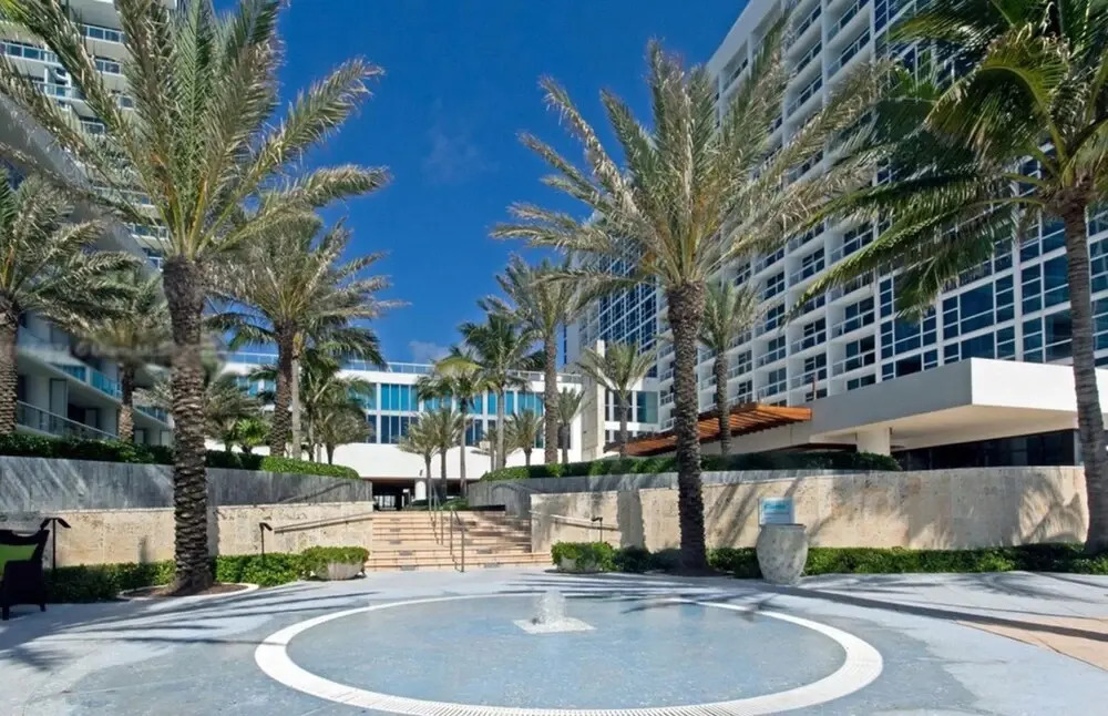 Luxury Condo Wellness Spa Resort By LMC