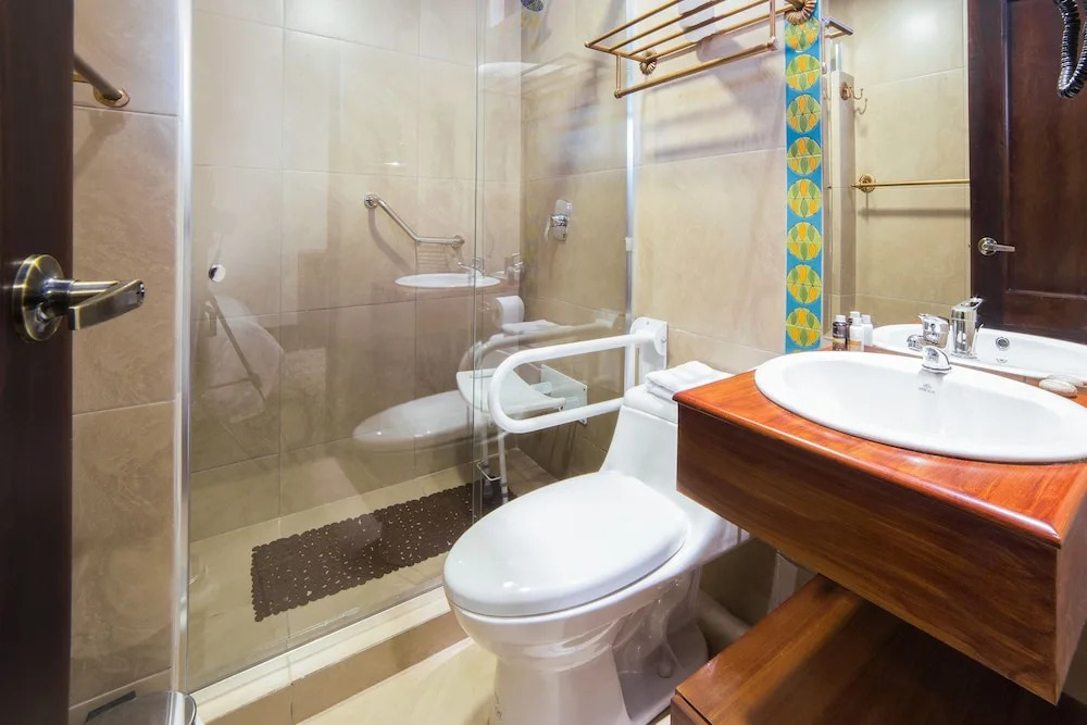 Felicia Hotel & Suites