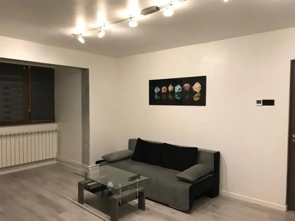 White & Silver Luxury Suite Craiova