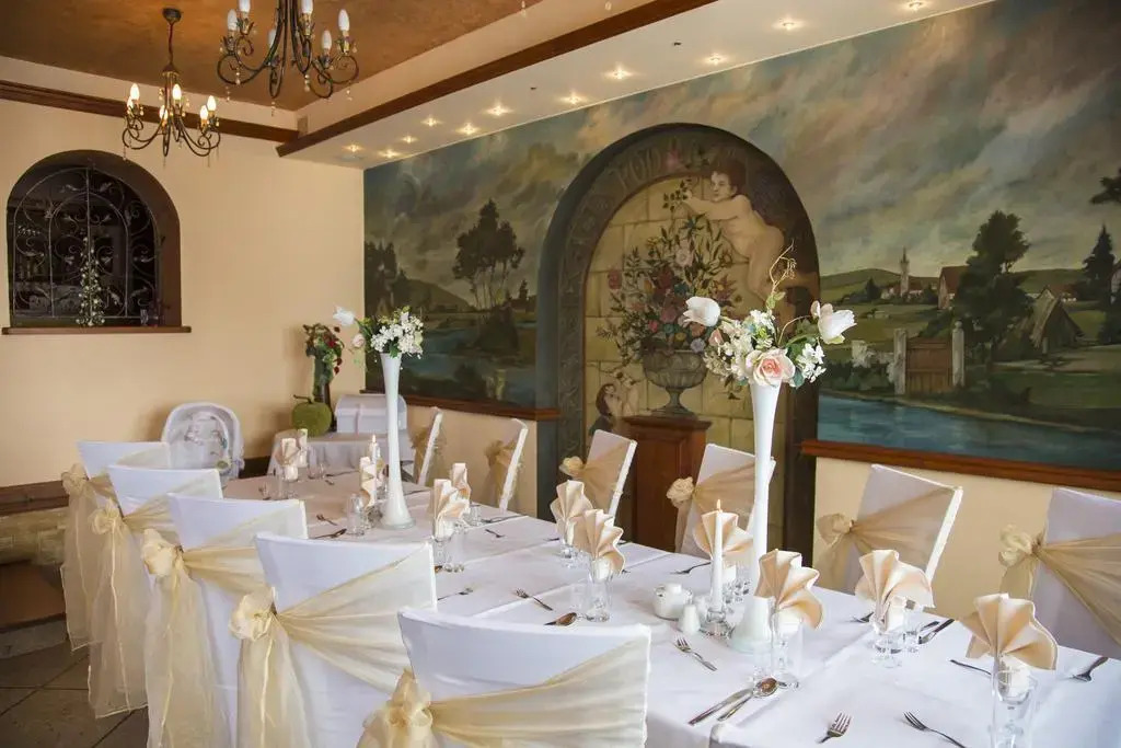 OBERŻA POD RÓŻĄ restauracja, sauny, jacuzzi