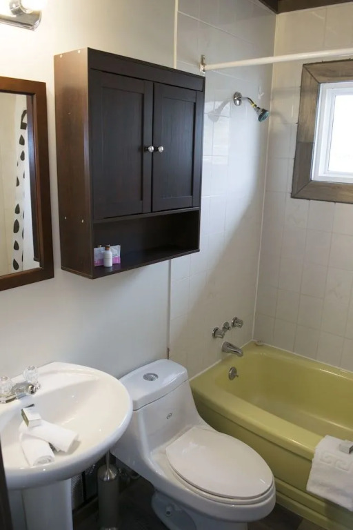 Yamnuska Suites