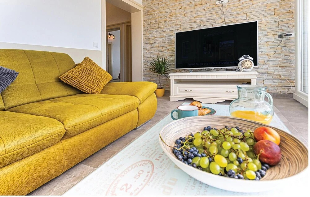 Amazing Home In Milna
