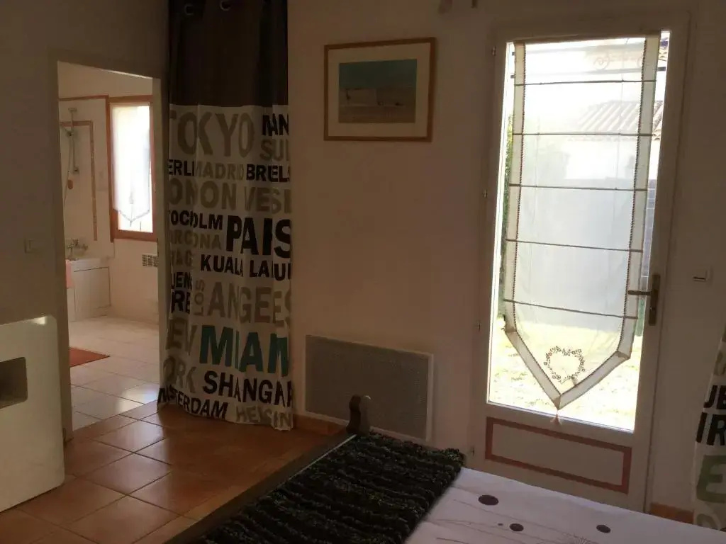 nice home rental in the hearth of the village mouriès, in the natural park of the alpilles